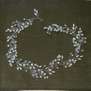 Elegant Silver and White Hair Accessory